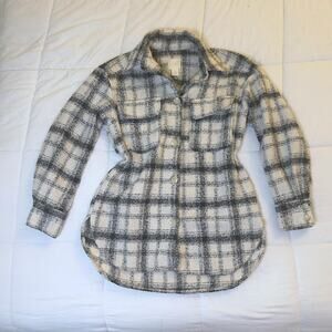 White and grey plaid button